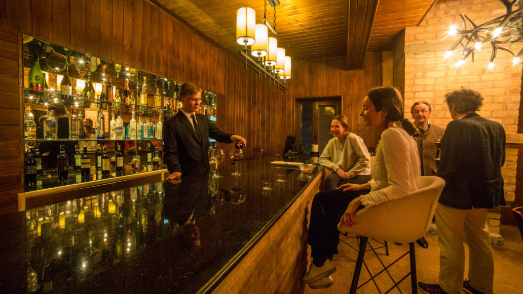 bar image